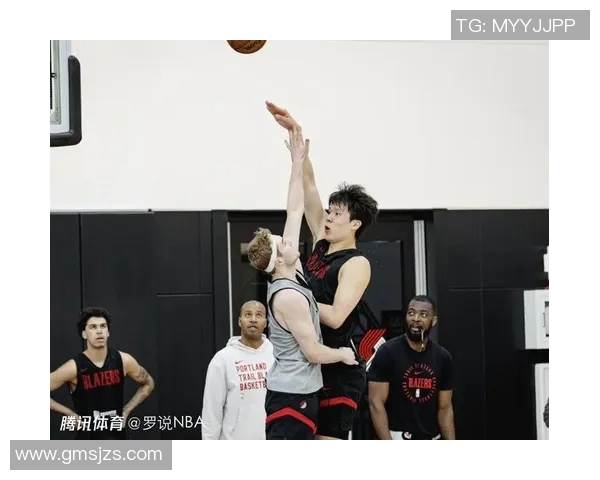 杨瀚森赞扬开拓者队友善氛围试训期间感受到团队温暖与支持 杨瀚森赞扬开拓者队友善氛围试训期间感受到团队温暖与支持