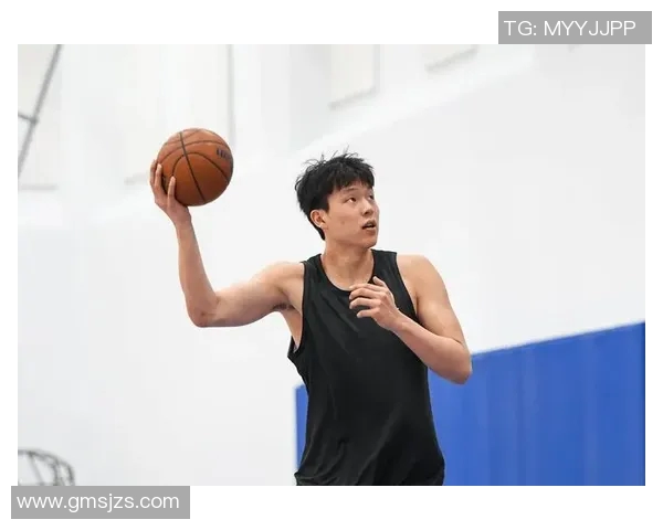 媒体人:杨瀚森绝对不能懈怠 集中注意力多做球队需要的事情 媒体人:杨瀚森绝对不能懈怠 集中注意力多做球队需要的事情