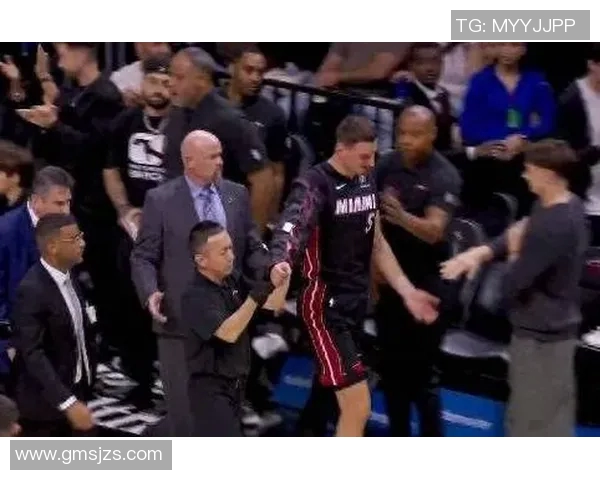 替补登场迅速发威！约维奇首节6分半8中5砍下13分 其中三分3中2